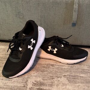 Under Armour Surge 3 Black and White shoes sz 8